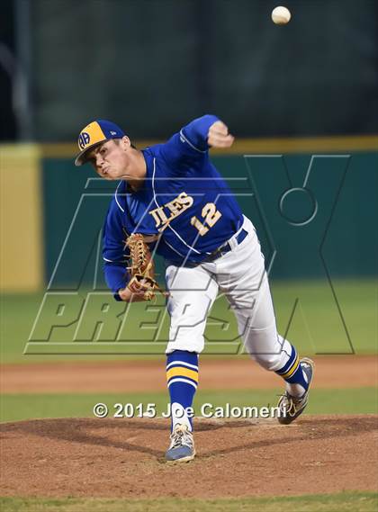 Thumbnail 3 in Alamo Heights vs. Calallen (UIL 5A Regional) photogallery.