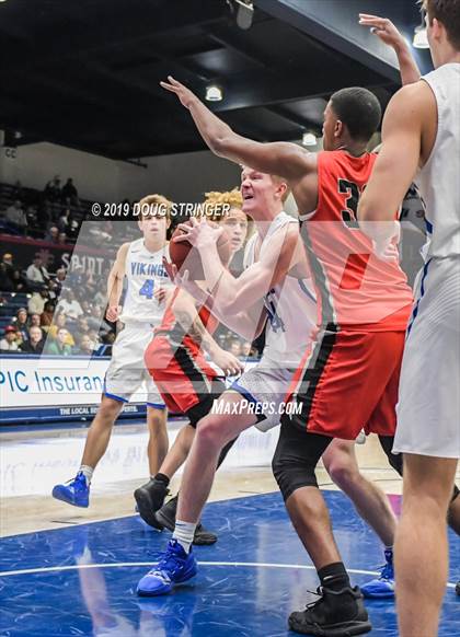 Thumbnail 3 in Pleasant Grove vs. James Logan (MaxPreps MLK Classic) photogallery.