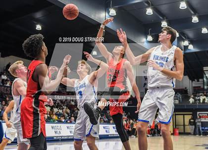 Thumbnail 2 in Pleasant Grove vs. James Logan (MaxPreps MLK Classic) photogallery.