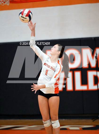 Thumbnail 1 in Winter Park vs DeLand (FHSAA 7A Region 1 Regional Final) photogallery.