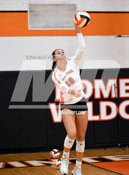 Thumbnail 2 in Winter Park vs DeLand (FHSAA 7A Region 1 Regional Final) photogallery.