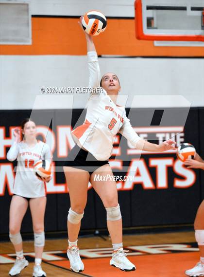 Thumbnail 3 in Winter Park vs DeLand (FHSAA 7A Region 1 Regional Final) photogallery.