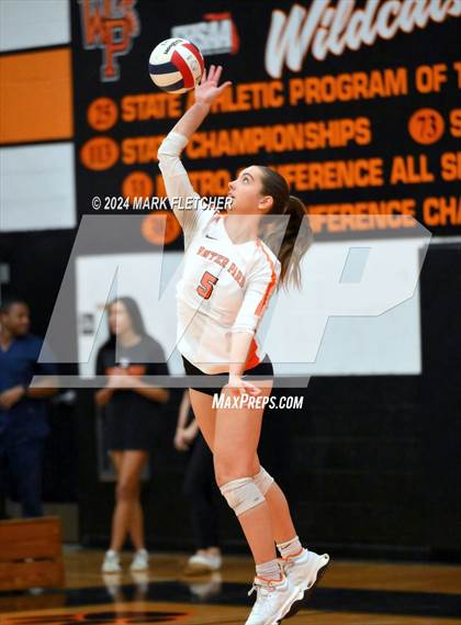 Thumbnail 2 in Winter Park vs DeLand (FHSAA 7A Region 1 Regional Final) photogallery.