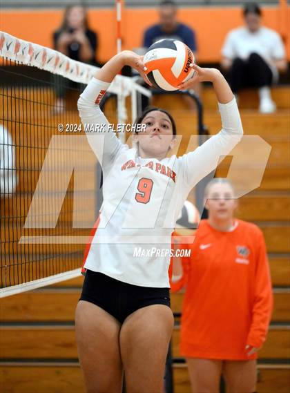 Thumbnail 2 in Winter Park vs DeLand (FHSAA 7A Region 1 Regional Final) photogallery.