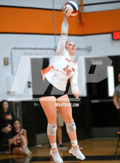 Thumbnail 1 in Winter Park vs DeLand (FHSAA 7A Region 1 Regional Final) photogallery.