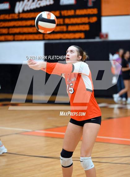 Thumbnail 2 in Winter Park vs DeLand (FHSAA 7A Region 1 Regional Final) photogallery.