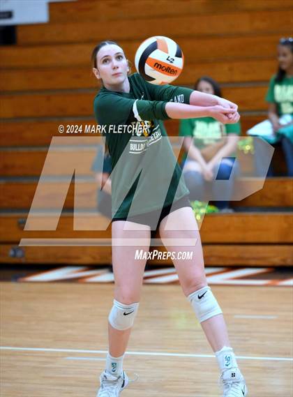 Thumbnail 2 in Winter Park vs DeLand (FHSAA 7A Region 1 Regional Final) photogallery.