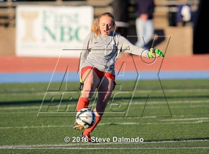 Thumbnail 1 in Mt. Carmel vs Byrd (LHSAA D1 Final) photogallery.