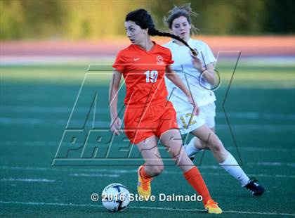 Thumbnail 3 in Mt. Carmel vs Byrd (LHSAA D1 Final) photogallery.