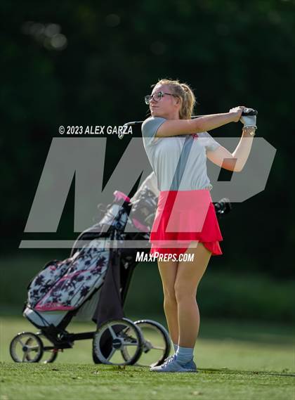 Thumbnail 1 in UIL 1A Golf Finals Round 1 photogallery.