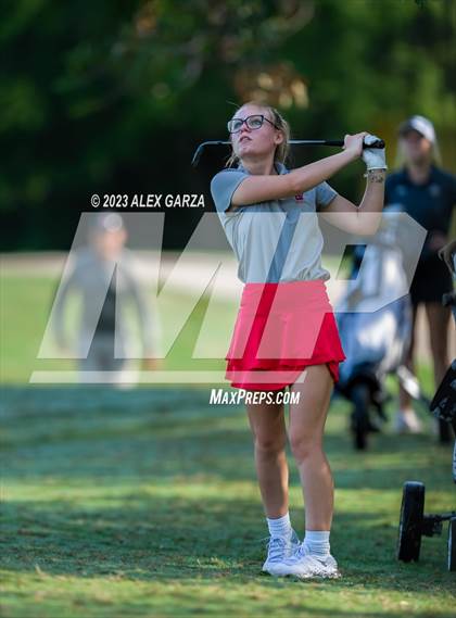 Thumbnail 1 in UIL 1A Golf Finals Round 1 photogallery.