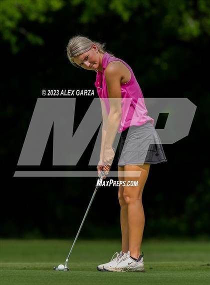 Thumbnail 3 in UIL 1A Golf Finals Round 1 photogallery.