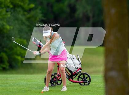 Thumbnail 2 in UIL 1A Golf Finals Round 1 photogallery.