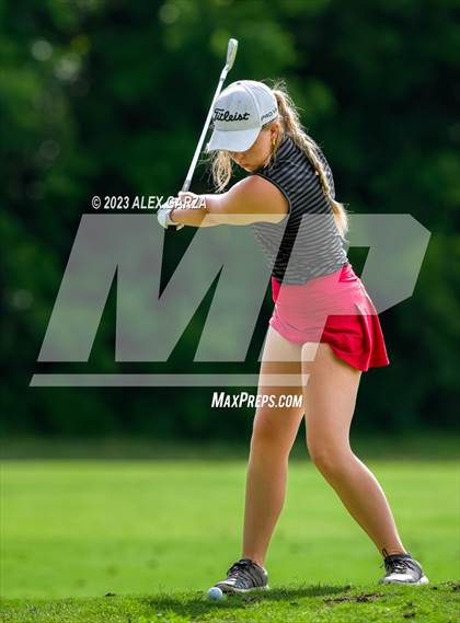 Thumbnail 1 in UIL 1A Golf Finals Round 1 photogallery.
