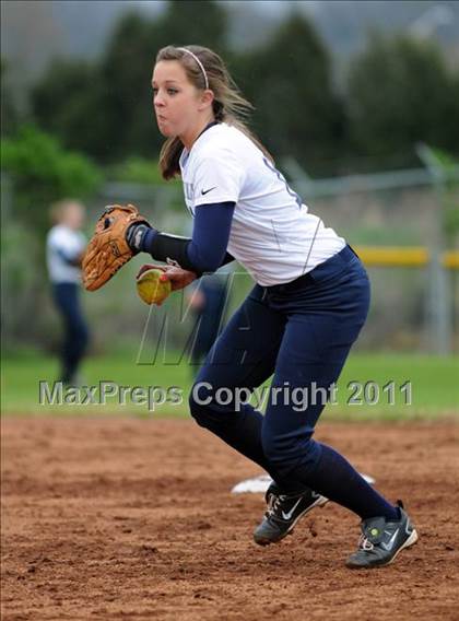 Thumbnail 2 in Oliver Springs vs. Anderson County (AC Invitational) photogallery.