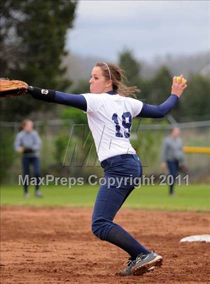 Thumbnail 1 in Oliver Springs vs. Anderson County (AC Invitational) photogallery.