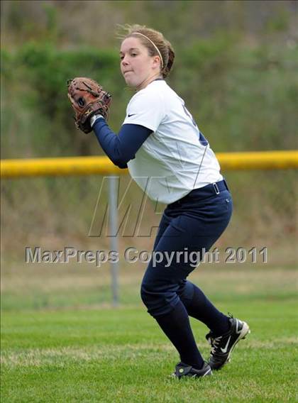 Thumbnail 2 in Oliver Springs vs. Anderson County (AC Invitational) photogallery.