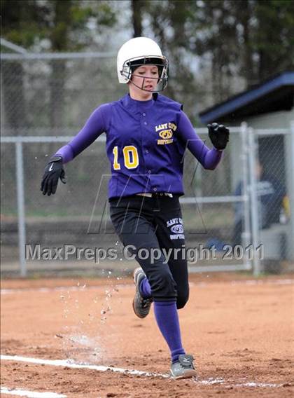 Thumbnail 1 in Oliver Springs vs. Anderson County (AC Invitational) photogallery.