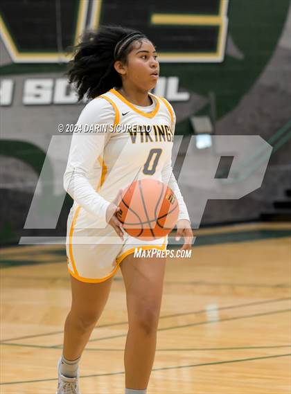 Thumbnail 2 in Legend vs. Moreno Valley (Nike Tournament of Champions) photogallery.