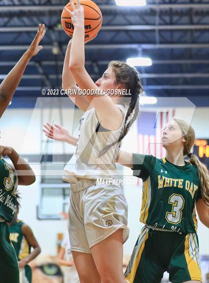 Thumbnail 3 in White Oak @ Croatan photogallery.