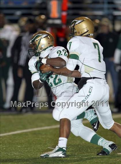 Thumbnail 2 in DeSoto vs. Stony Point (5A Region 2 Quarterfinals) photogallery.