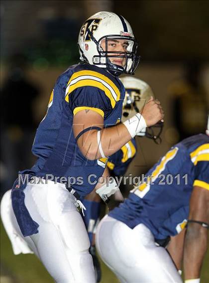 Thumbnail 1 in DeSoto vs. Stony Point (5A Region 2 Quarterfinals) photogallery.