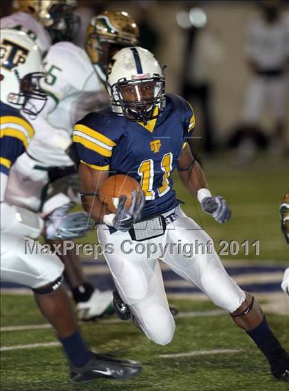Thumbnail 1 in DeSoto vs. Stony Point (5A Region 2 Quarterfinals) photogallery.