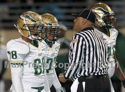 Thumbnail 1 in DeSoto vs. Stony Point (5A Region 2 Quarterfinals) photogallery.