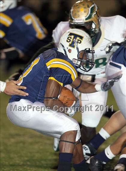 Thumbnail 1 in DeSoto vs. Stony Point (5A Region 2 Quarterfinals) photogallery.
