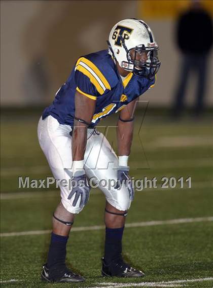 Thumbnail 2 in DeSoto vs. Stony Point (5A Region 2 Quarterfinals) photogallery.