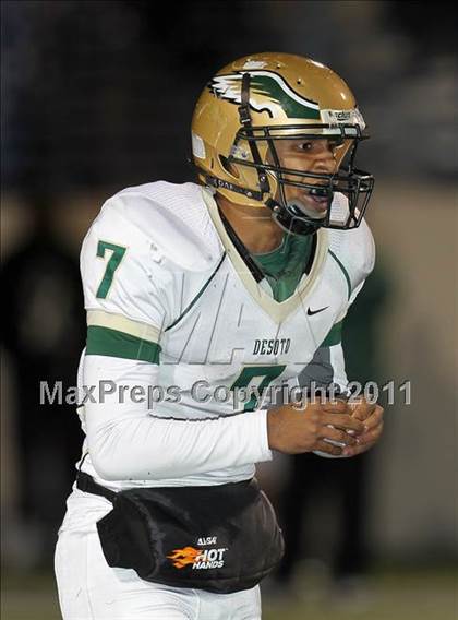 Thumbnail 1 in DeSoto vs. Stony Point (5A Region 2 Quarterfinals) photogallery.