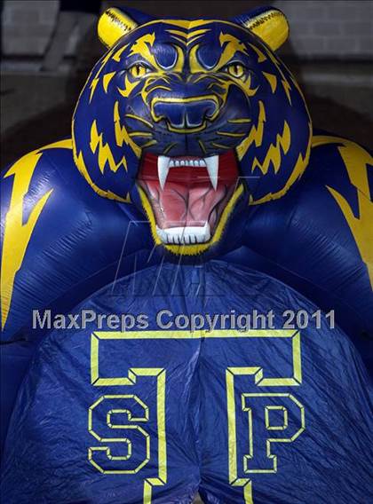 Thumbnail 1 in DeSoto vs. Stony Point (5A Region 2 Quarterfinals) photogallery.