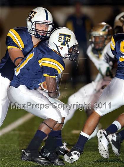 Thumbnail 1 in DeSoto vs. Stony Point (5A Region 2 Quarterfinals) photogallery.