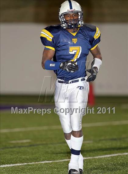 Thumbnail 1 in DeSoto vs. Stony Point (5A Region 2 Quarterfinals) photogallery.