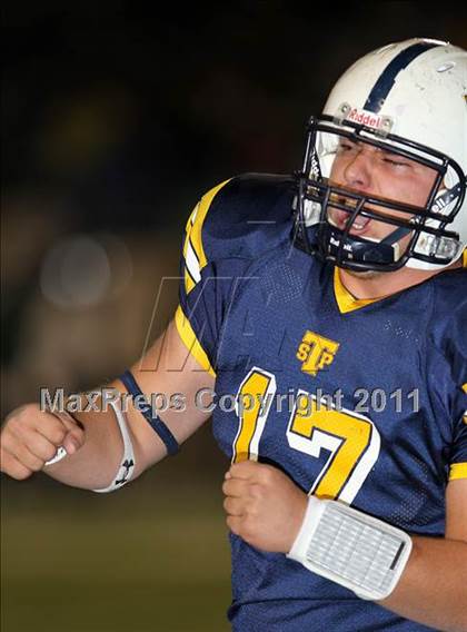 Thumbnail 2 in DeSoto vs. Stony Point (5A Region 2 Quarterfinals) photogallery.