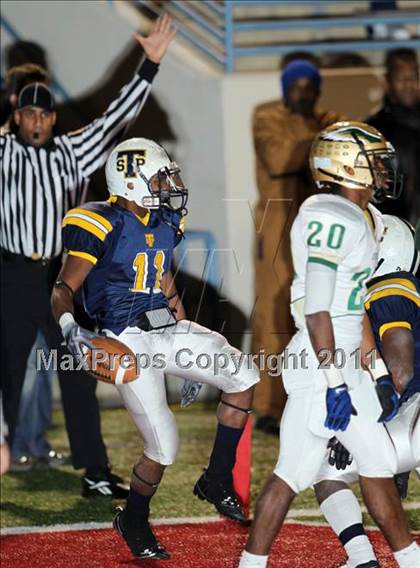 Thumbnail 3 in DeSoto vs. Stony Point (5A Region 2 Quarterfinals) photogallery.