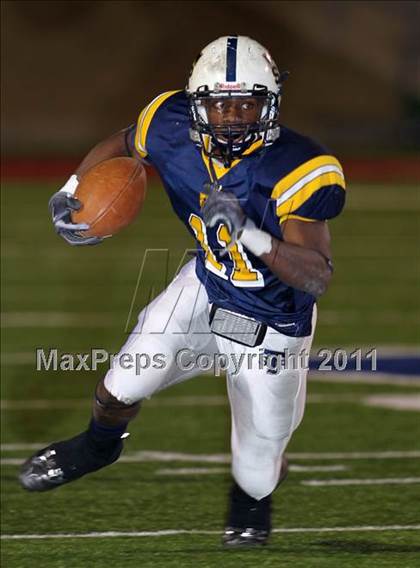 Thumbnail 1 in DeSoto vs. Stony Point (5A Region 2 Quarterfinals) photogallery.