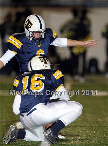 Thumbnail 1 in DeSoto vs. Stony Point (5A Region 2 Quarterfinals) photogallery.