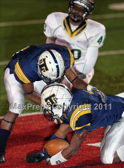 Thumbnail 1 in DeSoto vs. Stony Point (5A Region 2 Quarterfinals) photogallery.