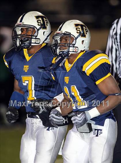 Thumbnail 3 in DeSoto vs. Stony Point (5A Region 2 Quarterfinals) photogallery.