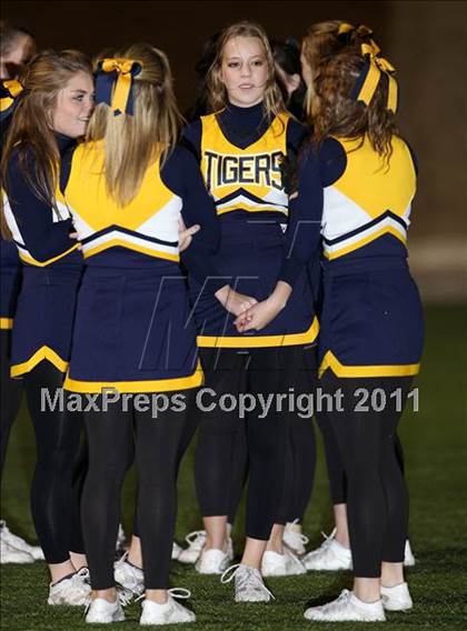 Thumbnail 1 in DeSoto vs. Stony Point (5A Region 2 Quarterfinals) photogallery.