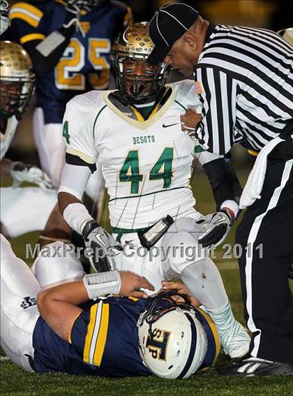Thumbnail 1 in DeSoto vs. Stony Point (5A Region 2 Quarterfinals) photogallery.