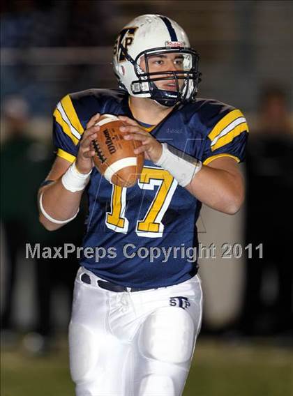 Thumbnail 1 in DeSoto vs. Stony Point (5A Region 2 Quarterfinals) photogallery.