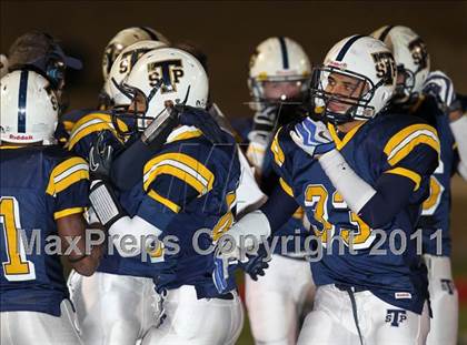 Thumbnail 1 in DeSoto vs. Stony Point (5A Region 2 Quarterfinals) photogallery.