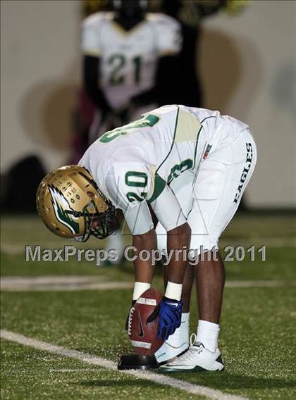 Thumbnail 2 in DeSoto vs. Stony Point (5A Region 2 Quarterfinals) photogallery.