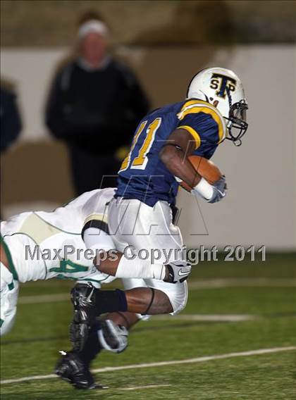 Thumbnail 3 in DeSoto vs. Stony Point (5A Region 2 Quarterfinals) photogallery.