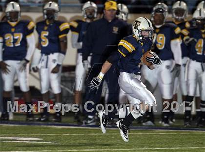 Thumbnail 2 in DeSoto vs. Stony Point (5A Region 2 Quarterfinals) photogallery.