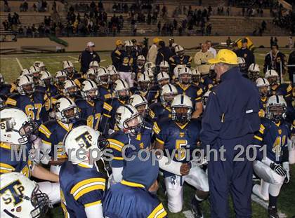 Thumbnail 1 in DeSoto vs. Stony Point (5A Region 2 Quarterfinals) photogallery.