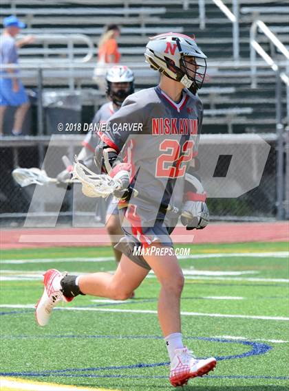 Thumbnail 2 in Mamaroneck vs. Niskayuna (NYSPHSAA Class A Regional Final) photogallery.