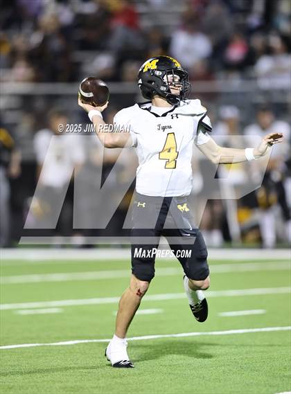 Thumbnail 1 in Malakoff @ Pottsboro (UIL 3A D1 Area Football Playoff) photogallery.